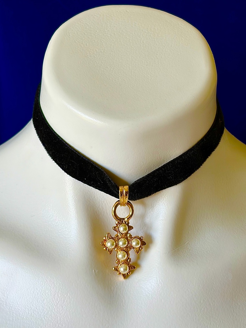 VINTAGE Jacky De G. Women’s Cross Pendant w/ Black Velvet Choker. SIGNED